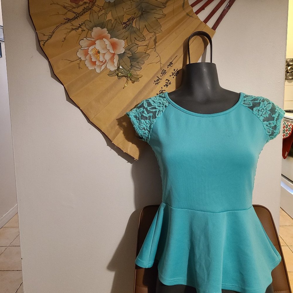 Gorgeous peplum top.